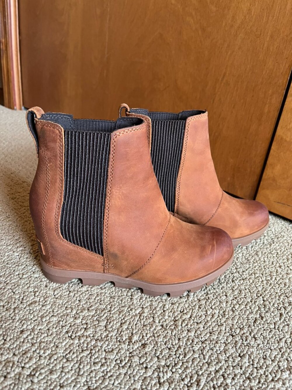 SOREL Joan of Arctic Wedge II Chelsea Boot in Iced Tea, Very Good Condition Sz 5